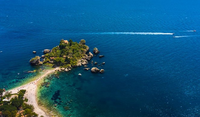 Isola Bella, nel mare di Taormina, Sicilia