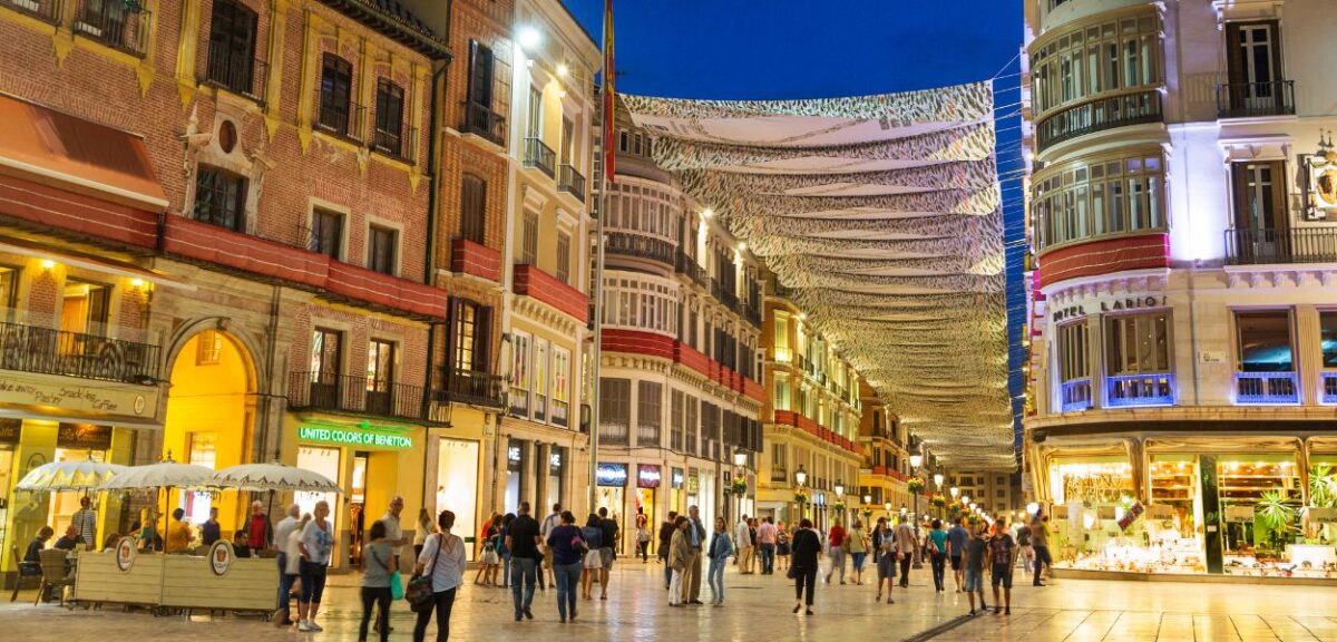 Calle Larios di notte a Malaga